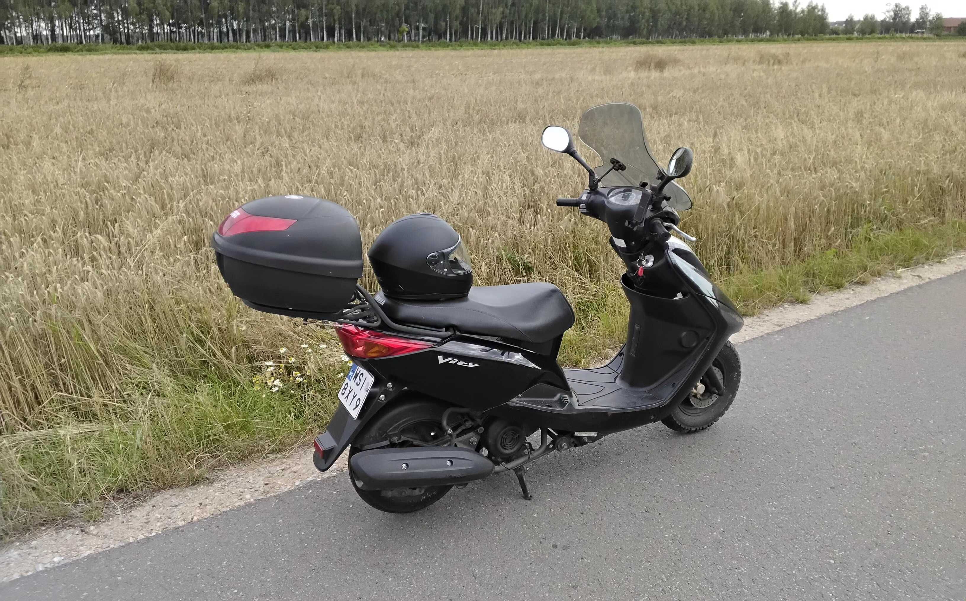 Skuter Yamaha Vity 125, kask, szyba i kufer w komplecie
