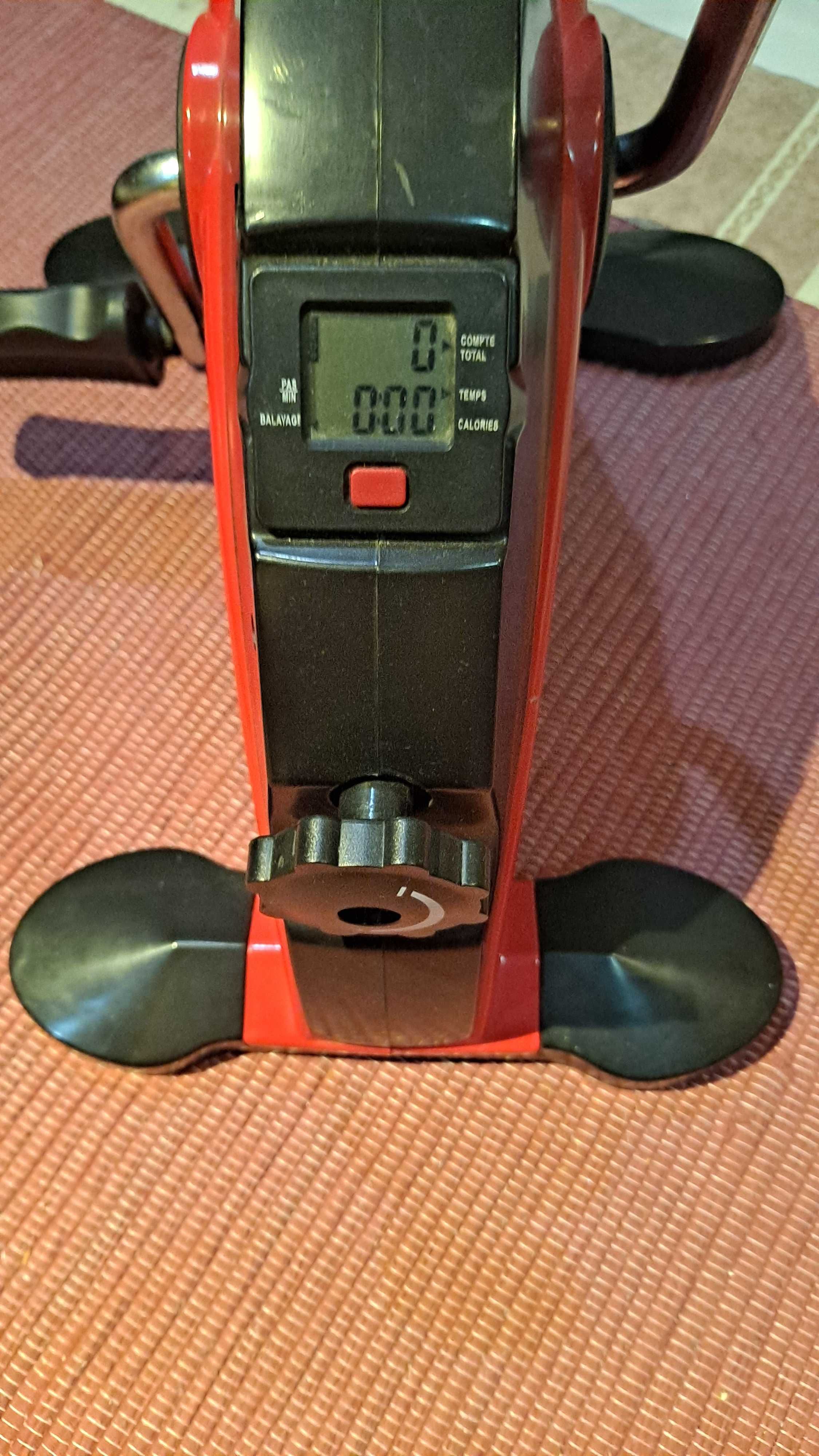 Pedaleira com visor LCD. Ótimo estado.