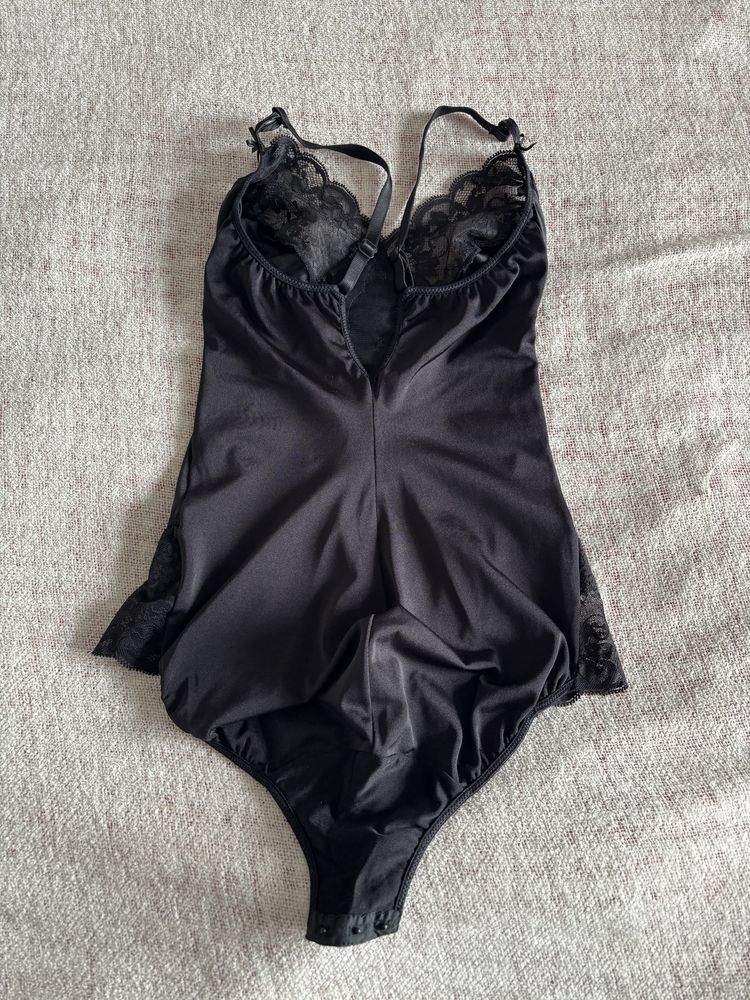 Czarne body bielizna modelujaca koronka wyszczuplajace