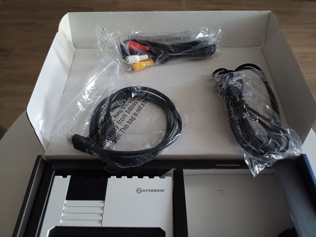 Retron 1 HD Premium console Nintendo Famicom NES PAL/NTSC switch