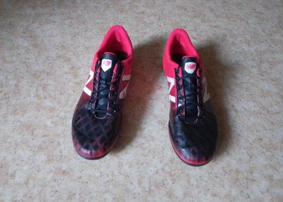 Качественные и лёгкие футбольные бутсы New Balance Furon 4.0 Pro FG.