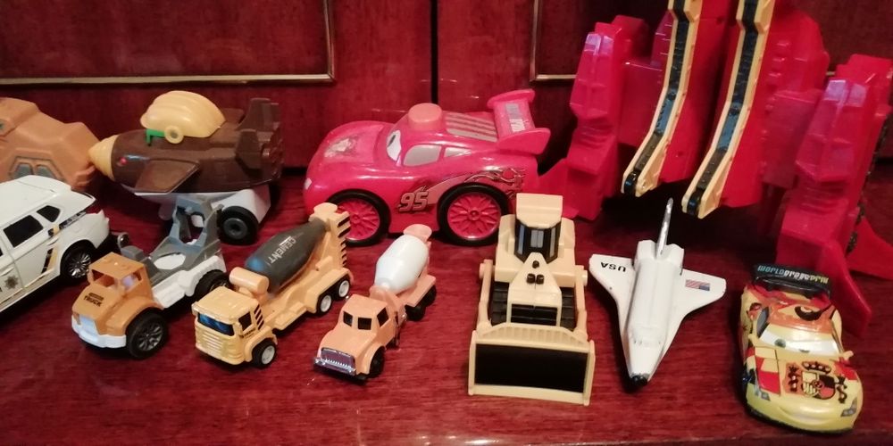 Машинки іграшкові лот .