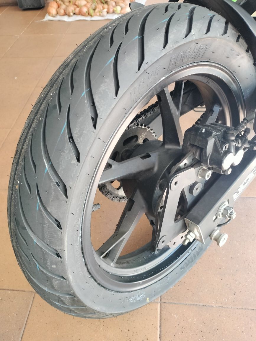 Keeway RKF 2022 suspensão dourada 2750 euros