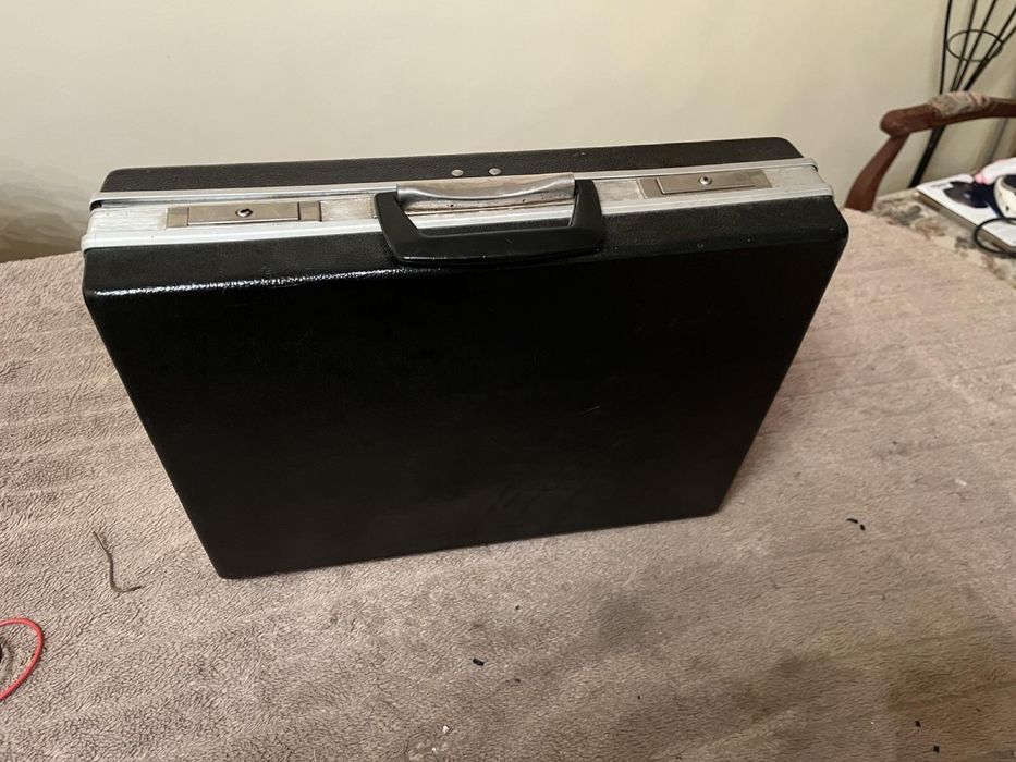 Дипломат  пластиковий