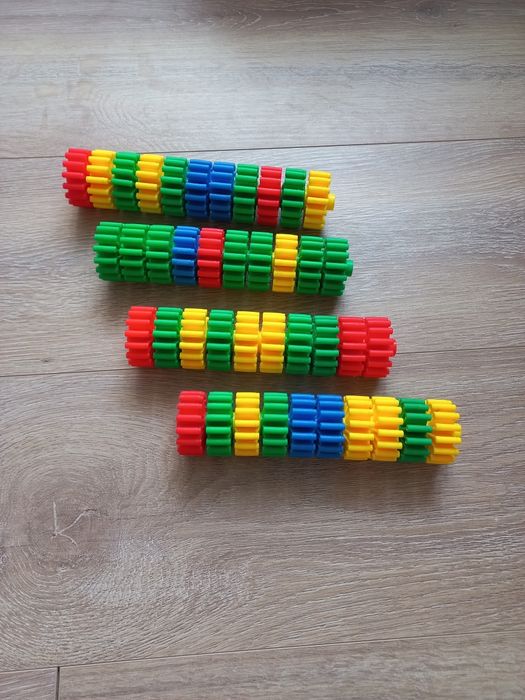 Конструктор , кубики великі