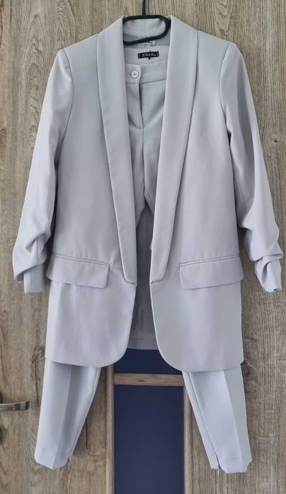 Garnitur damski marynarka spodnie