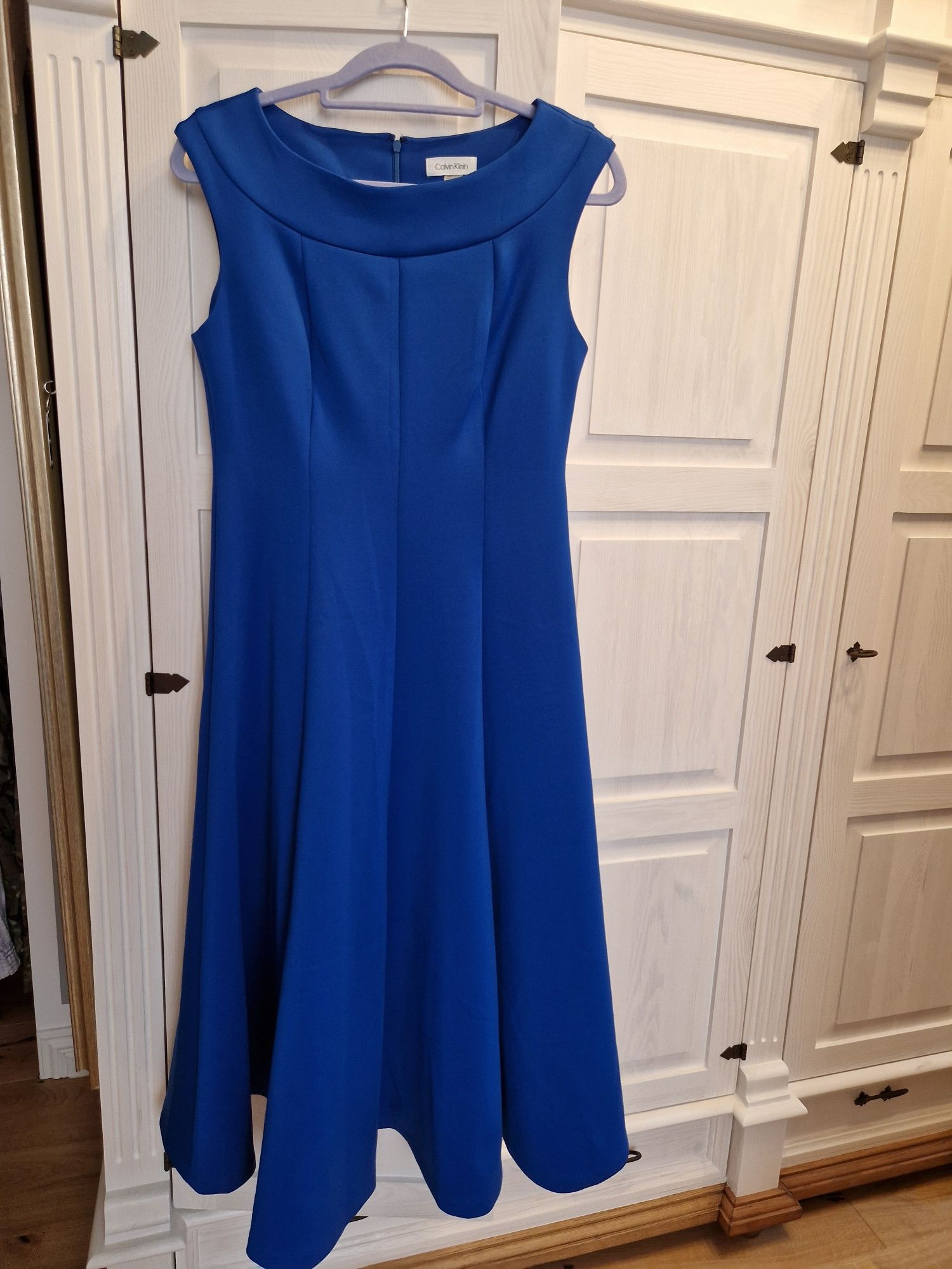 Nowa Sukienka, dluga Calvin Klein rozmiar 40 niebiesk