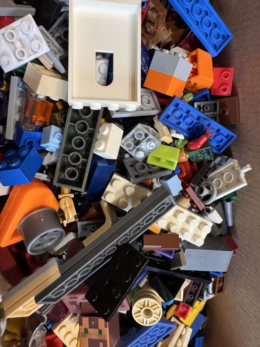 Конструктор LEGO Classic ща все 2000 грн