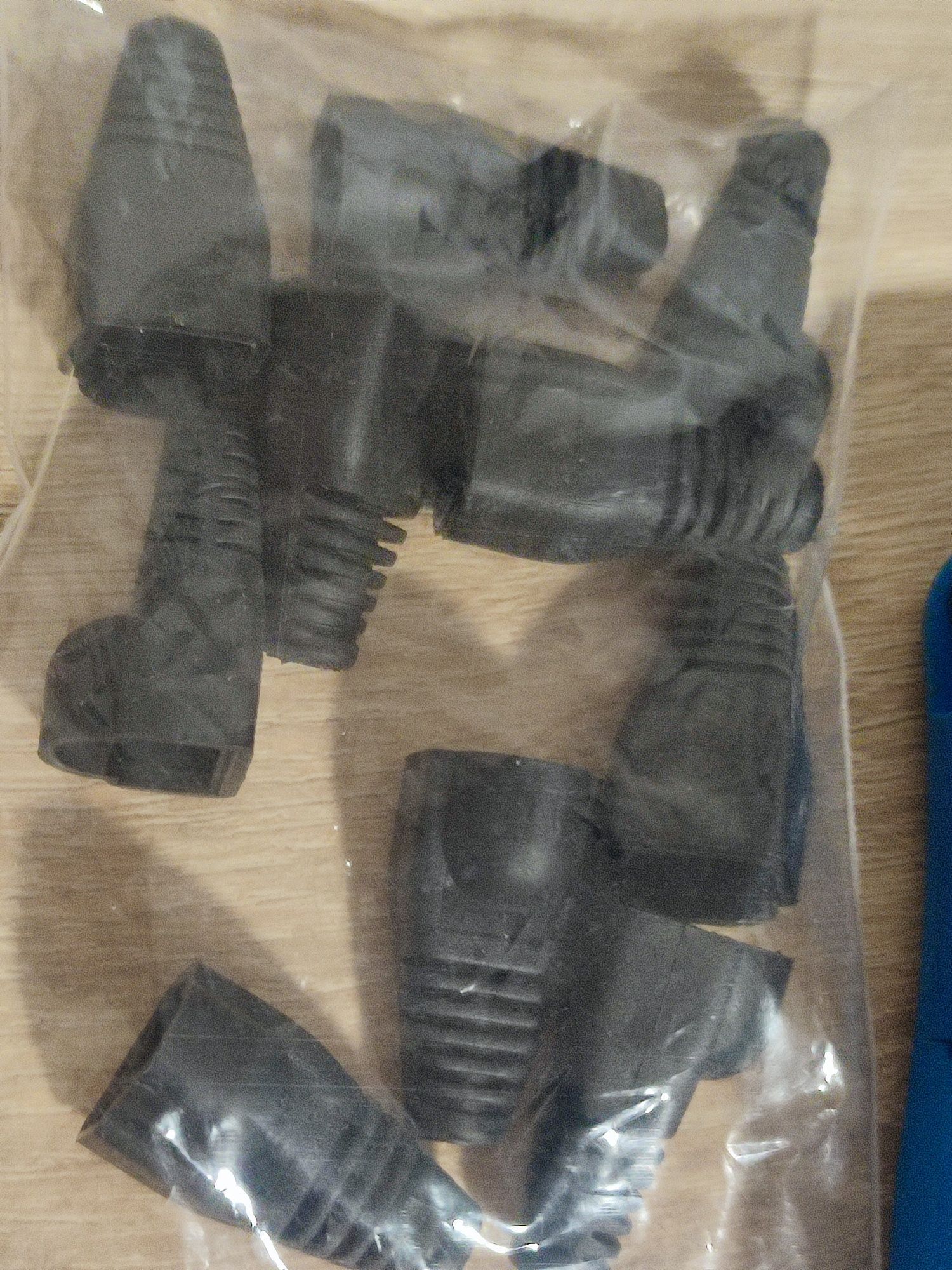 Zaciskarka wtykòw RJ45 osłonka
