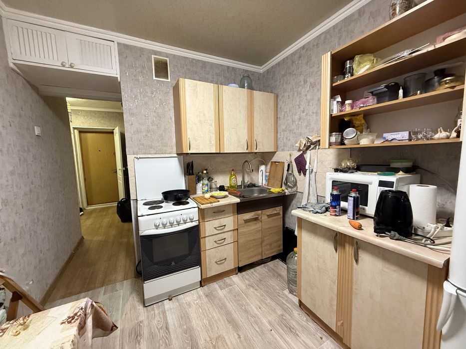 Світла 1‑кімнатна квартира 40 м², Дніпро, вікна на Образцовський ринок