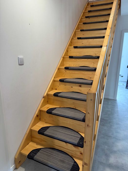Sprzedam SCHODY drewniane oraz balustradę