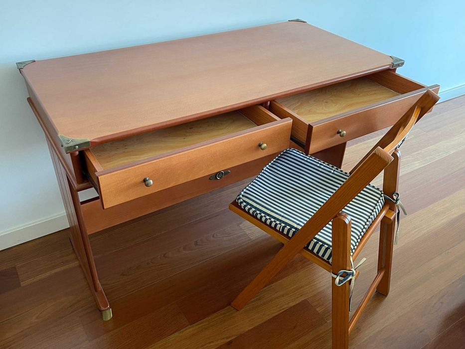 Mobília de quarto em faia, linha navy e em muito bom estado