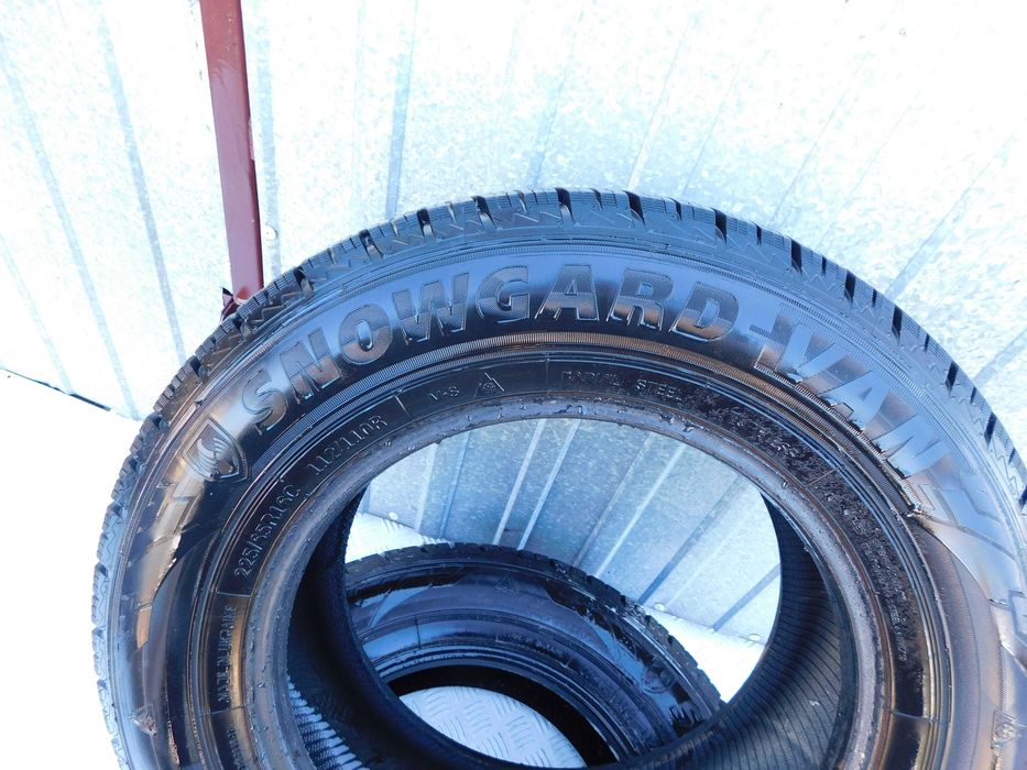 Opony zimowe 225/65 R16C komplet 2 szt SNOWGARD ROSAVA 23r JAK NOWE