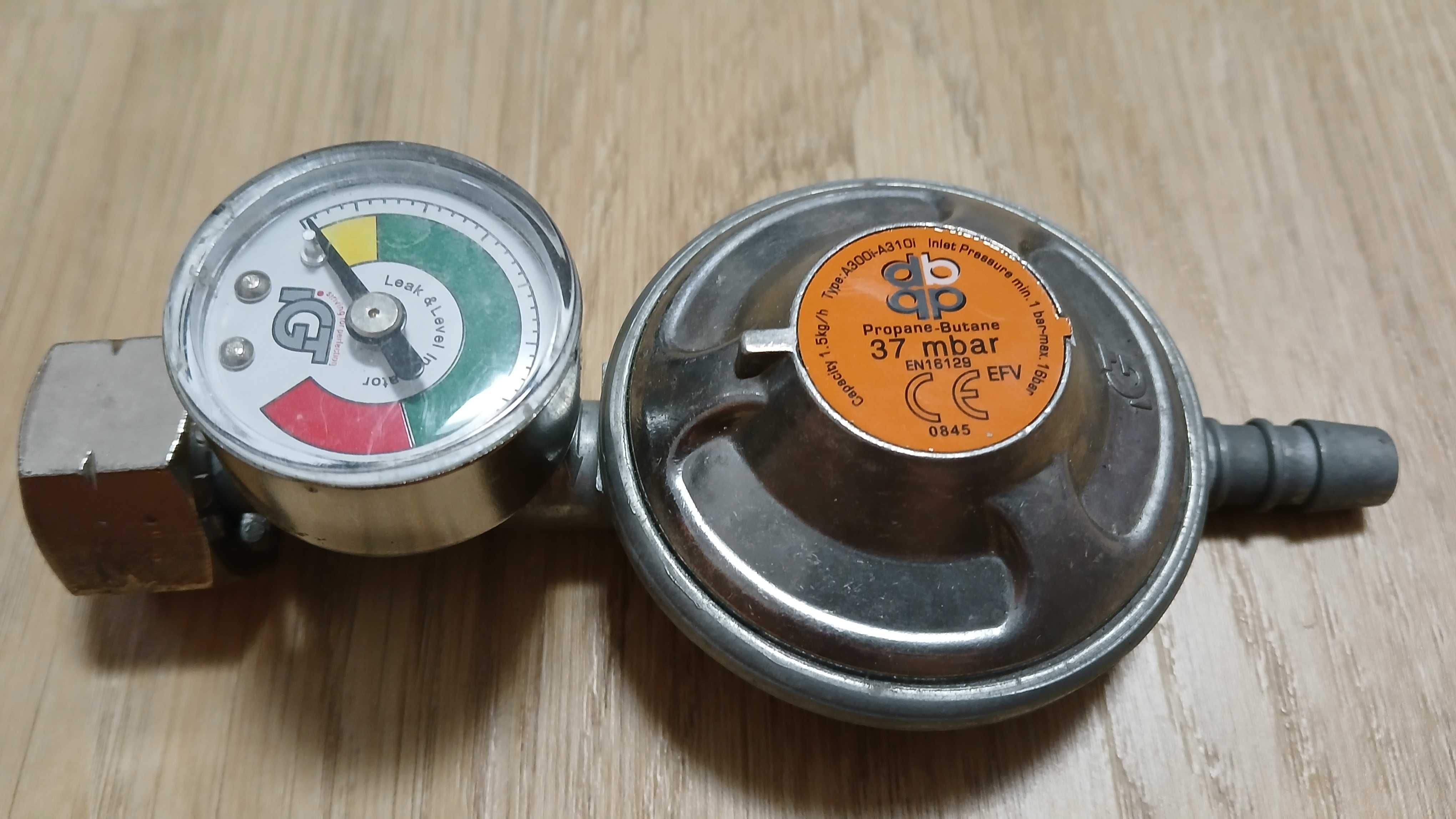 Reduktor gazu propan-butan do butli 11 kg z manometrem