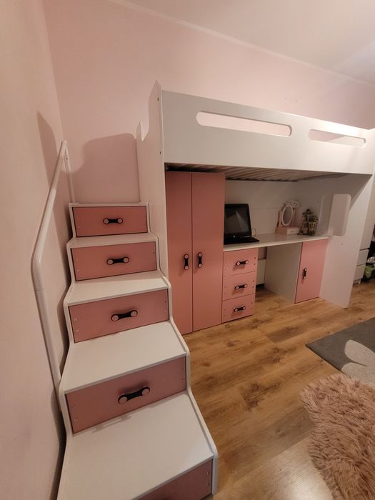 Zestaw mebli dziecięcych. Łóżko piętrowe, biurko, szafa x 2.