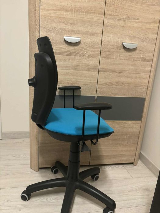 Fotel biurowy niebieski