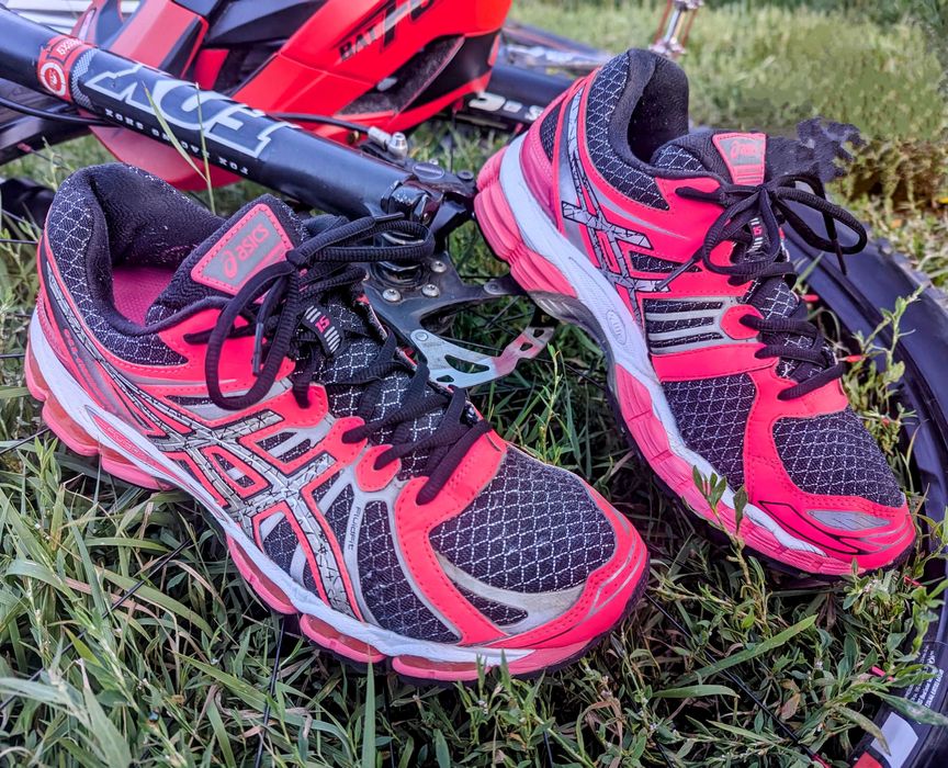 кросівки бігові asics