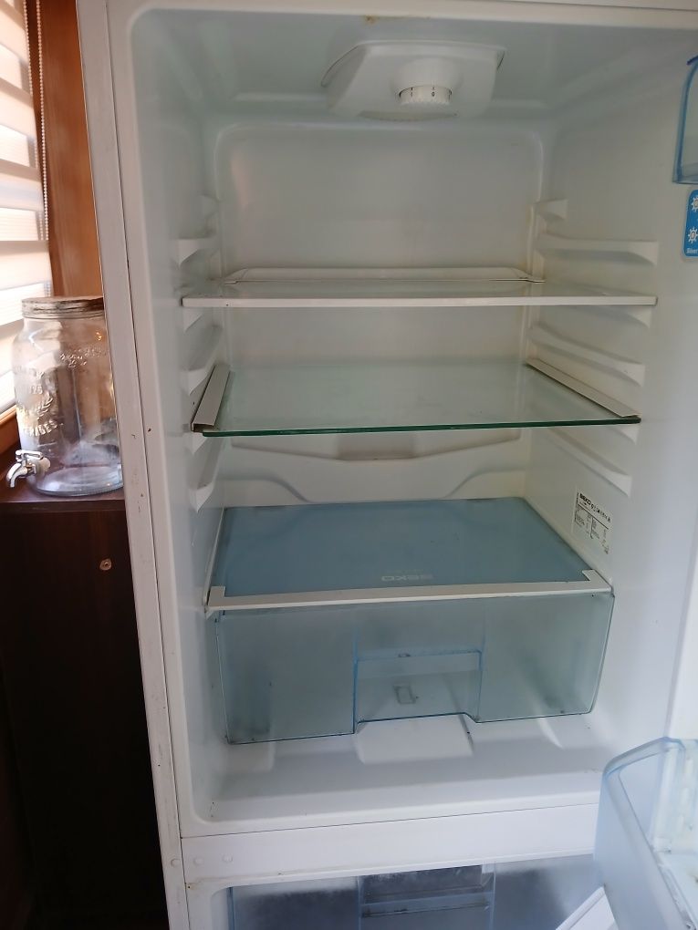 Sprzedam Lodówkę BEKO