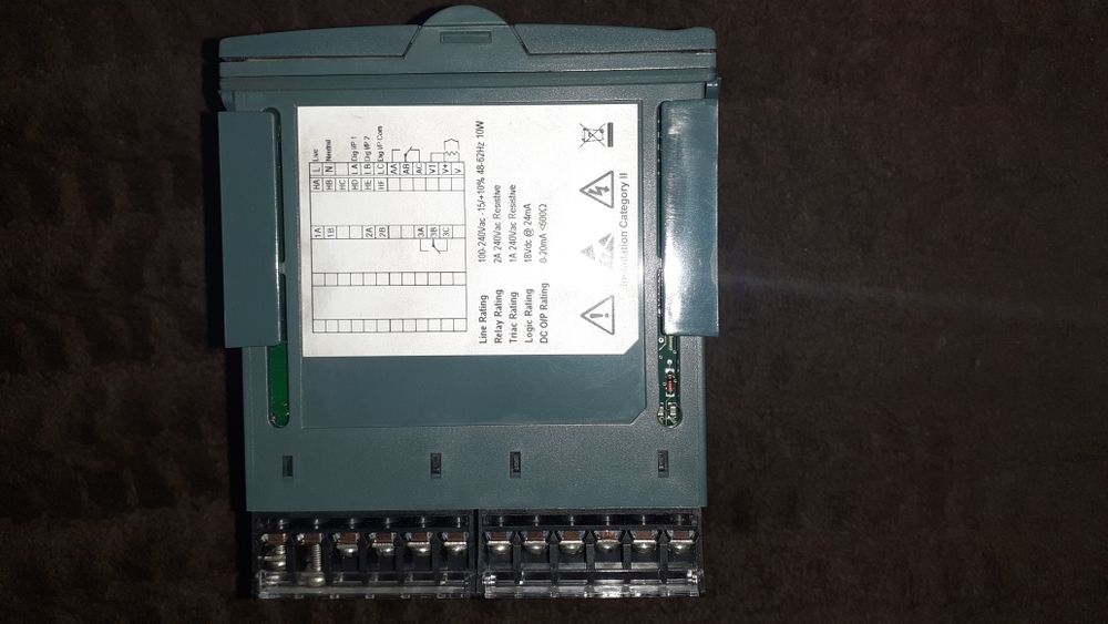 Регулятор температуры. Термоконтроллер Eurotherm Schneider 2204FM