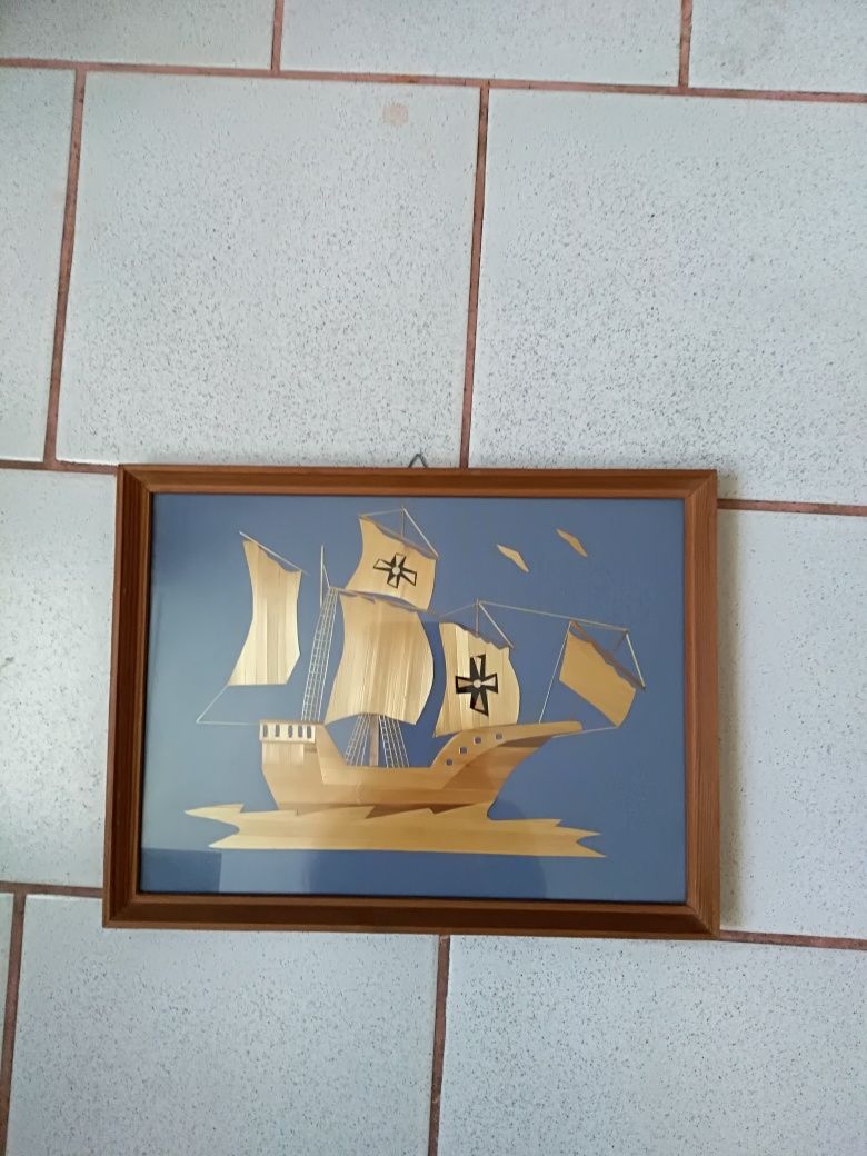 Obraz statek piracki ze słomy, oszklony w ramie, wym. 42/32cm