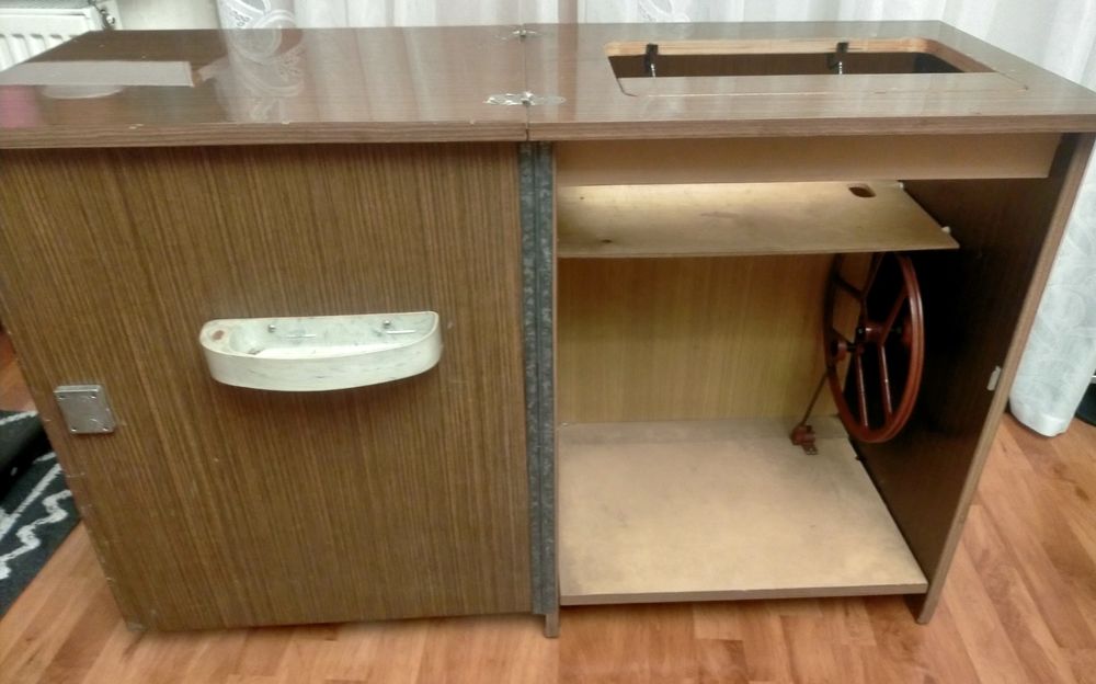 Szafka na maszynę do szycia