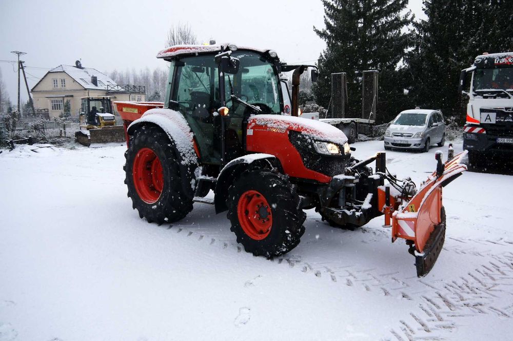 Odśnieżanie Placów Parkinów Dróg