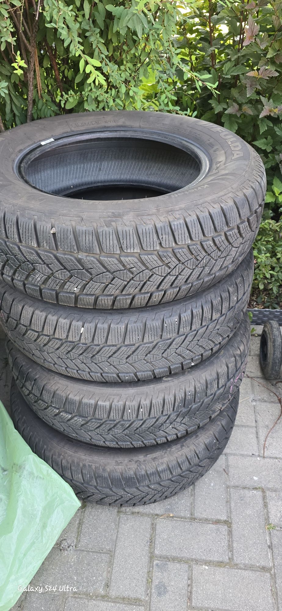 Sprzedam używane opony zima fulda kristall control suv 215 70 r16 100t