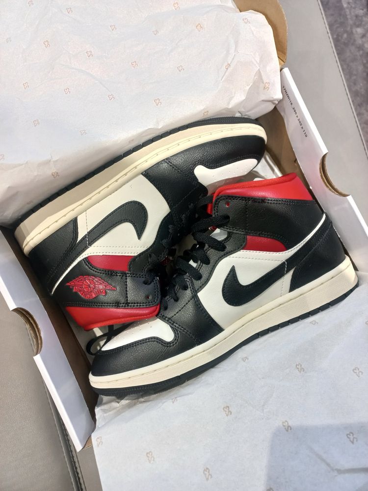 Jordan 1 mid 39