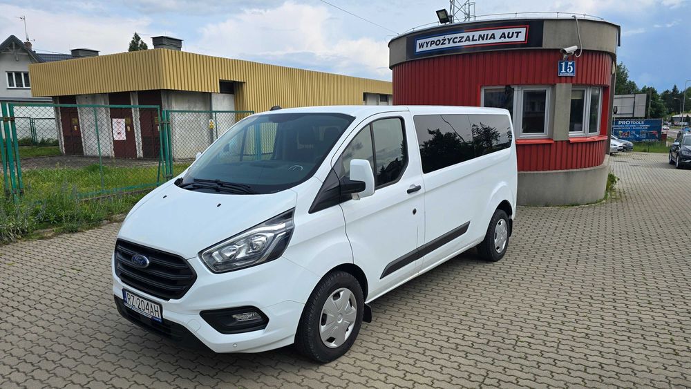 Wynajem busa Ford Custom 9 osobowy - Idealny na wyjazdy!