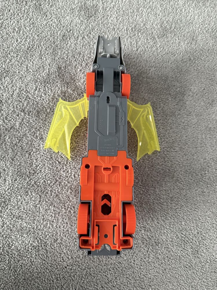 Трак Хот Вілс Транспортер Дракон Hot Wheels Dragon Launch Transporter