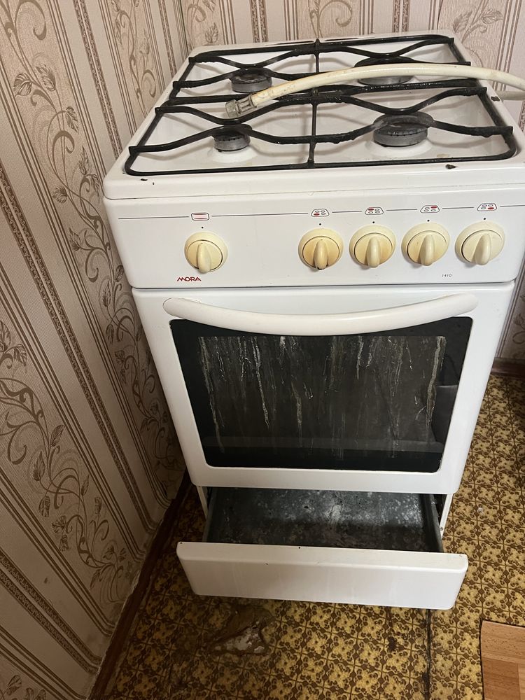Продам газовую плиту