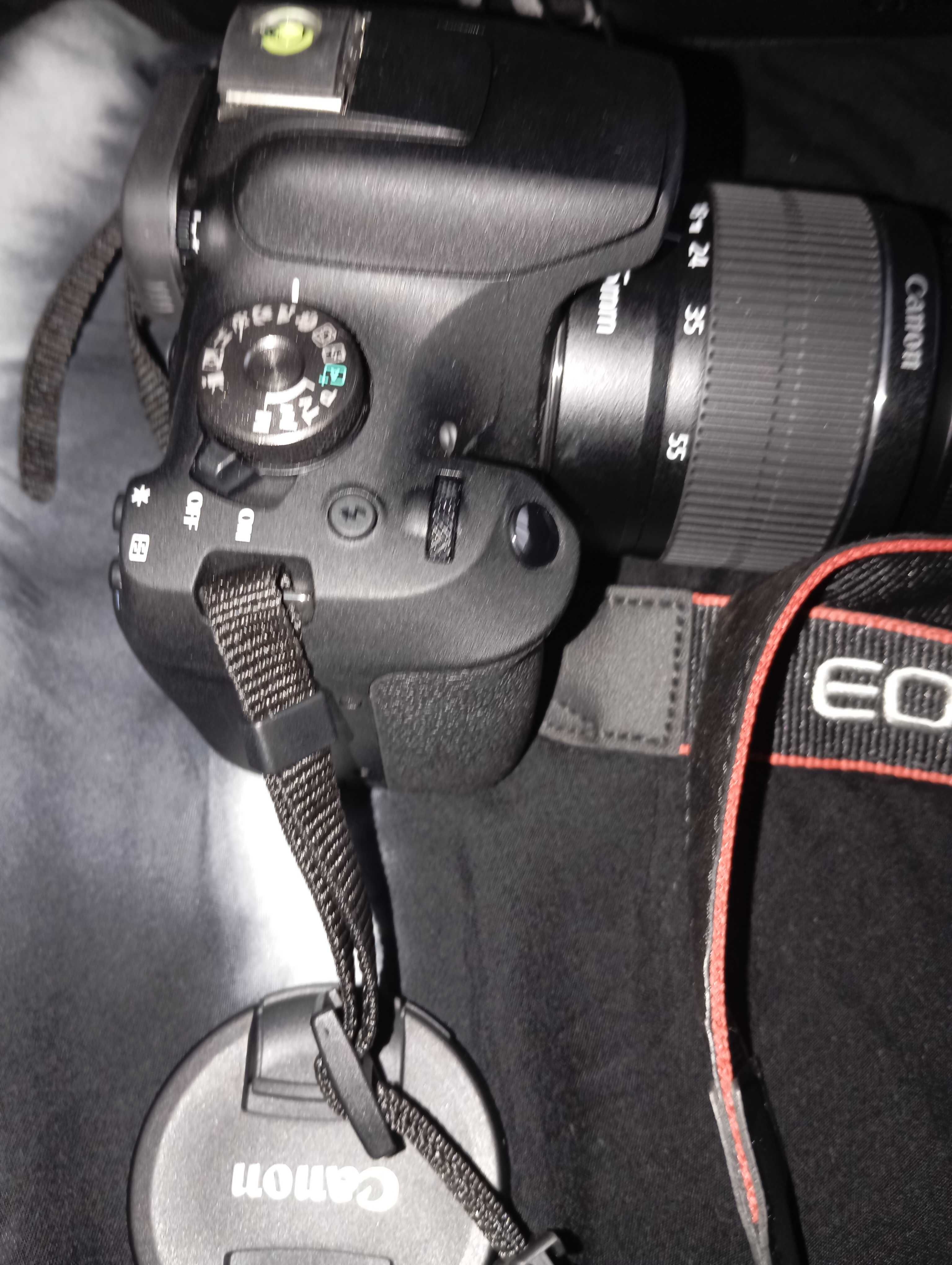 Máquina fotográfica Canon EOS 2000S