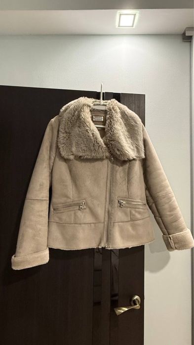 Продаю теплу жіночу дублянку з хутром