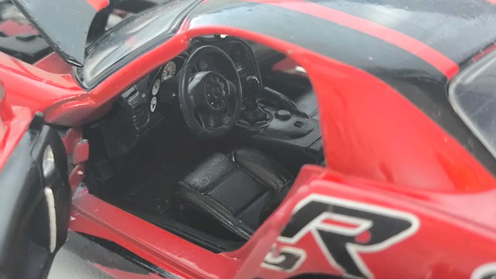 Модель, машинка Dodge Viper SRT-10 1.24 Motormax