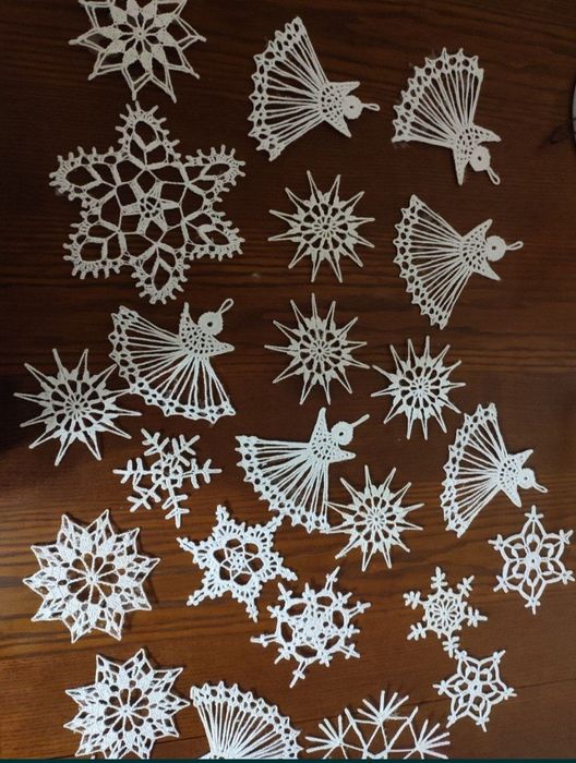 В'язані вироби: сніжинки, ангели, шари для декорації, чашки