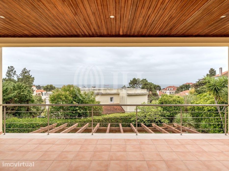 Moradia T3+1, com jardim, garagem e vista mar, Cascais