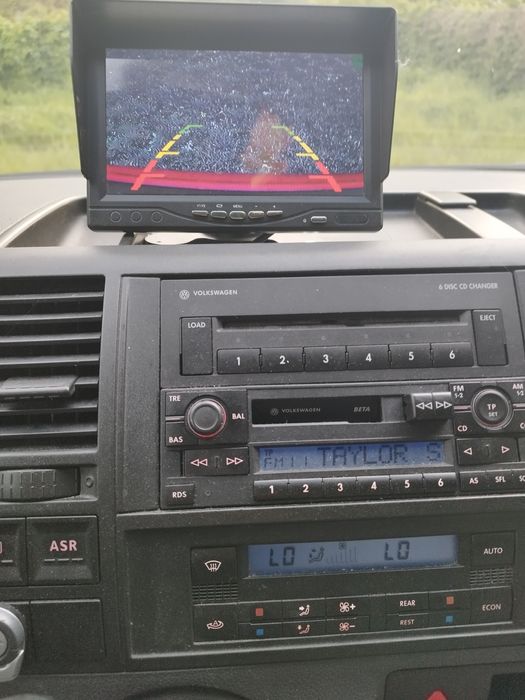 Sprzedam Volkswagen Transporter caravella 9 osób z silnikiem 1.9 TDI