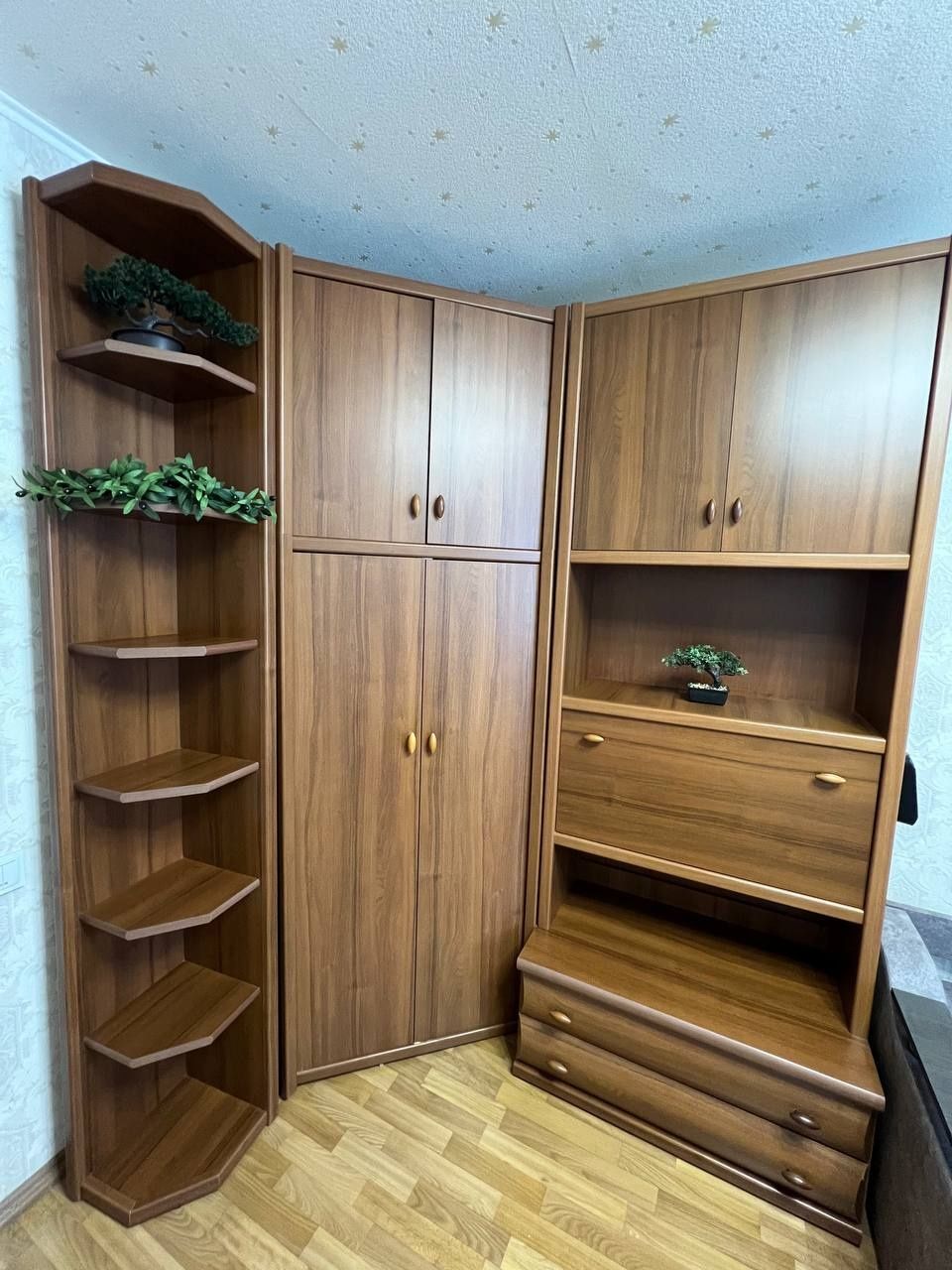 Продам кутову шафу в ідеальному стані