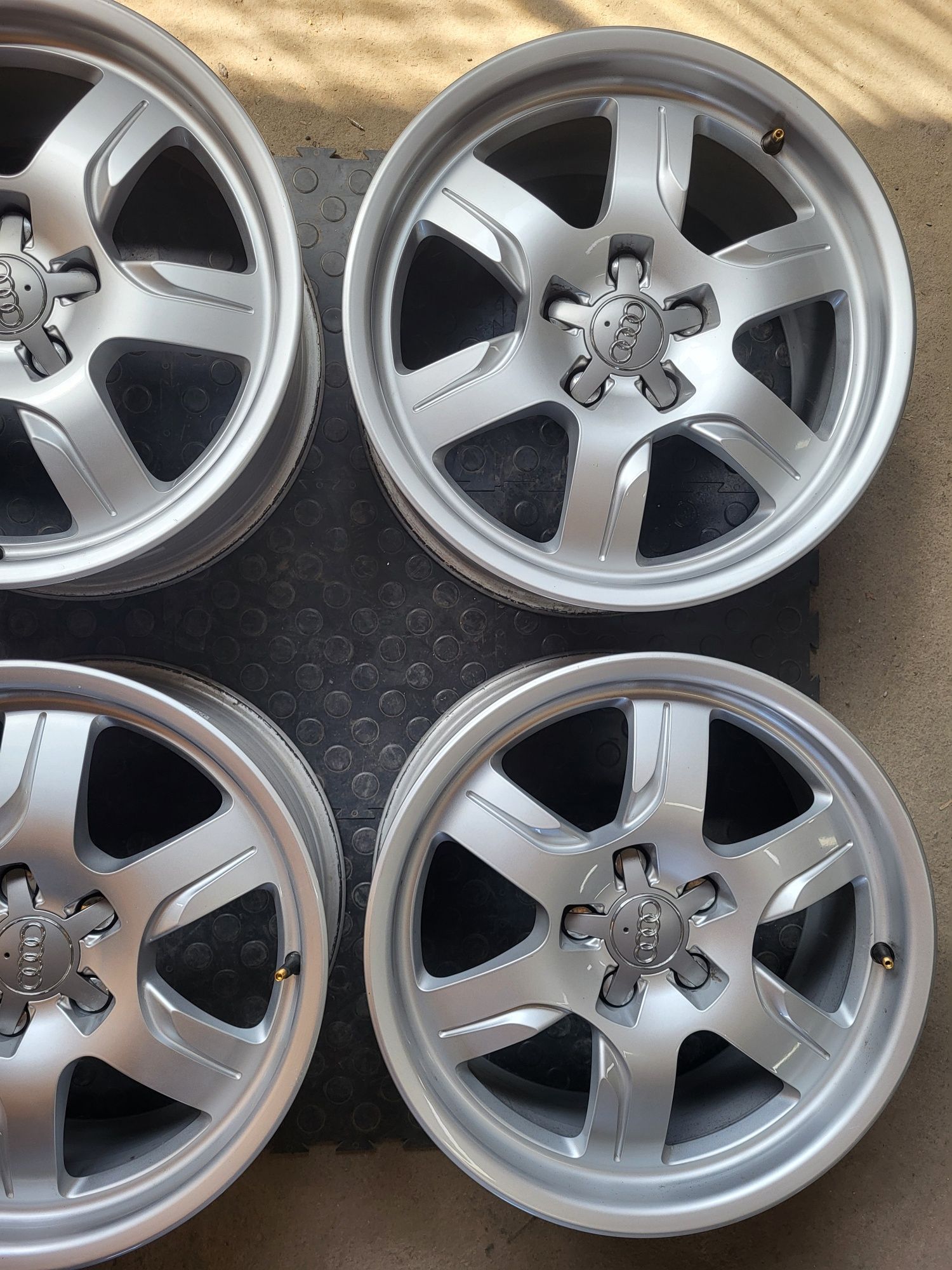 Felgi Aluminiowe 5x112 7,5Jx17 ET28 AUDI A5 A6 A4