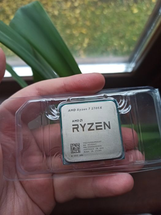 Продам Ryzen 7 2700x