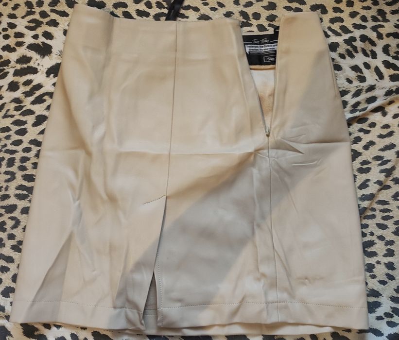 Спідниця з розрізом