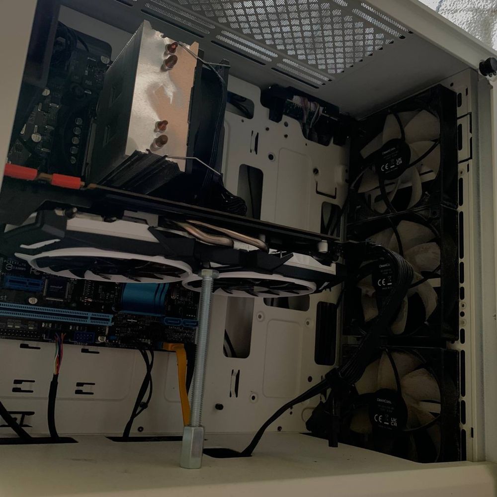 Ігровий ПК + девайси (GTX 1070, 16GB RAM, SSD+HDD)