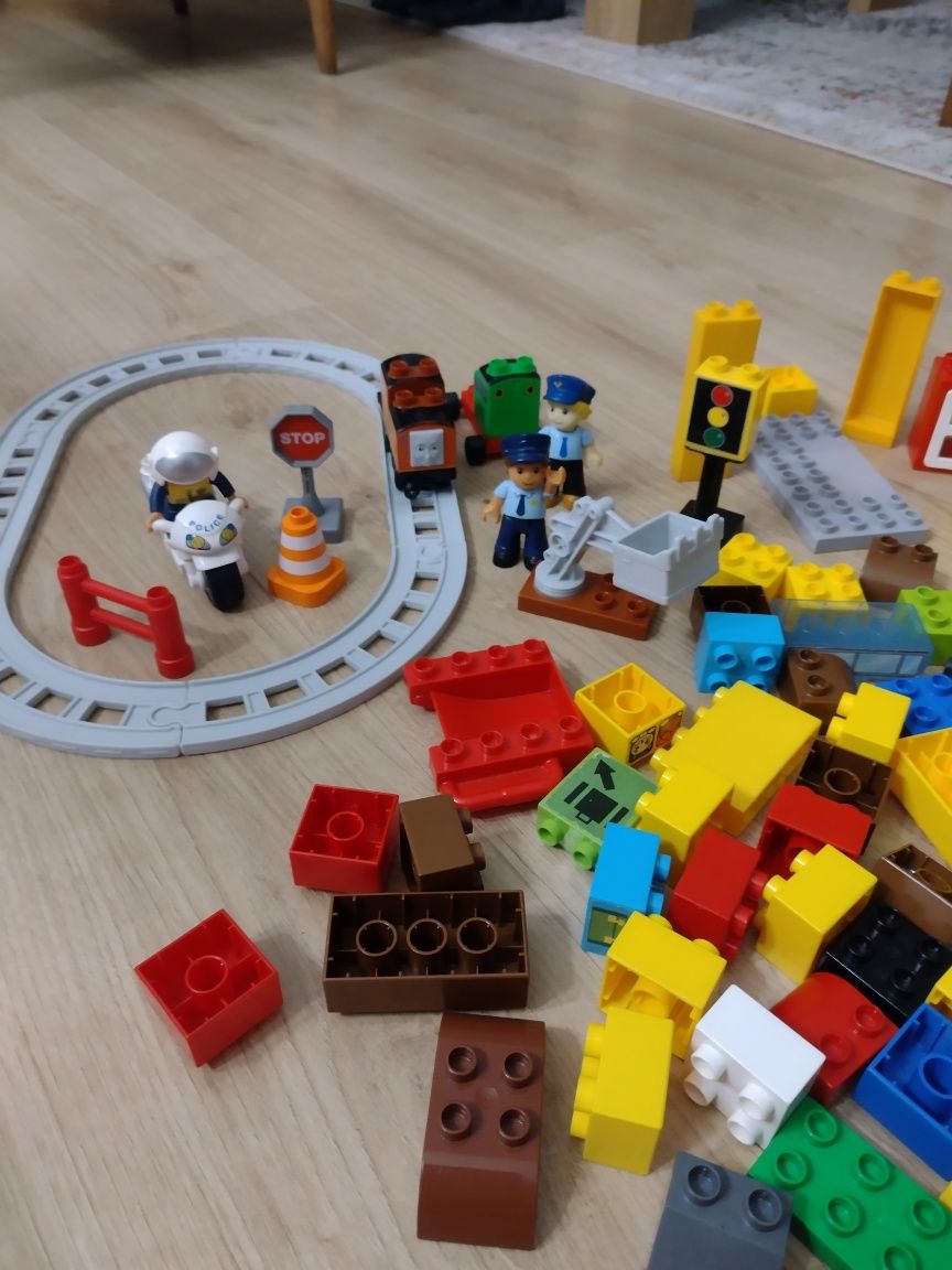 Klocki LEGO Duplo i Playmobil 196 klocków