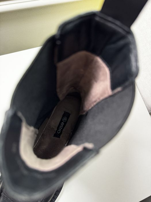 Демісезонні шкіряні ботинки Estro