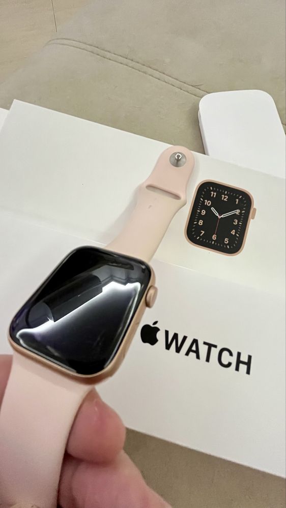 Apple Watch 44mm SE Gold Pink Aluminum Case