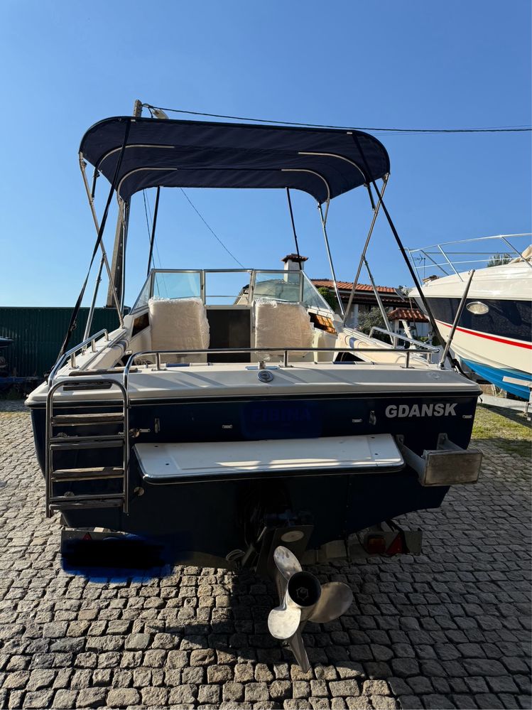 TROCO Barco Glastron Aventure 214