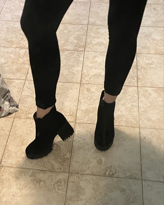 Ботильони, черевики на каблуку замшеві