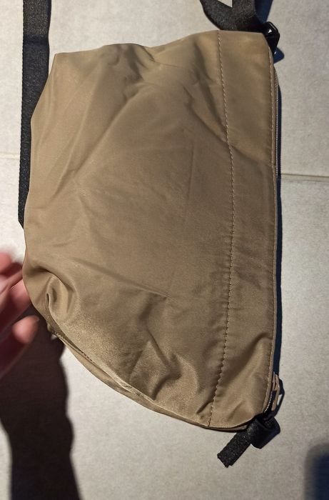 Сумка бананка Uniqlo