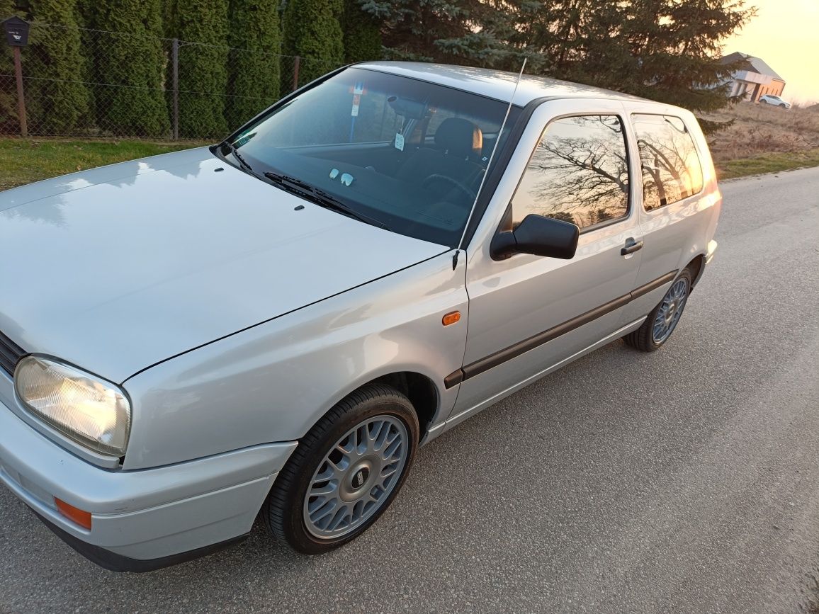 VW golf 3 1.8 stan bdb mały przebieg