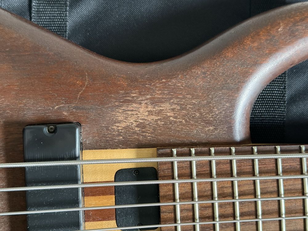 Gitara basowa 5 strun Lutnik Langowski handmade